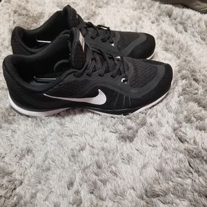 Wmns nike flex tr 6 size 9